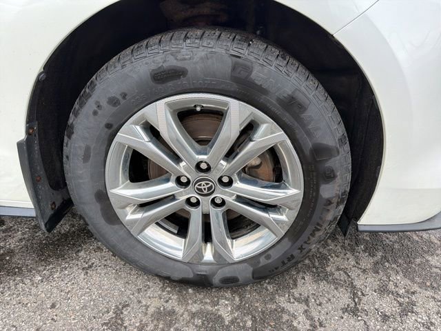 Used 2022 Toyota Sienna Platinum image 9