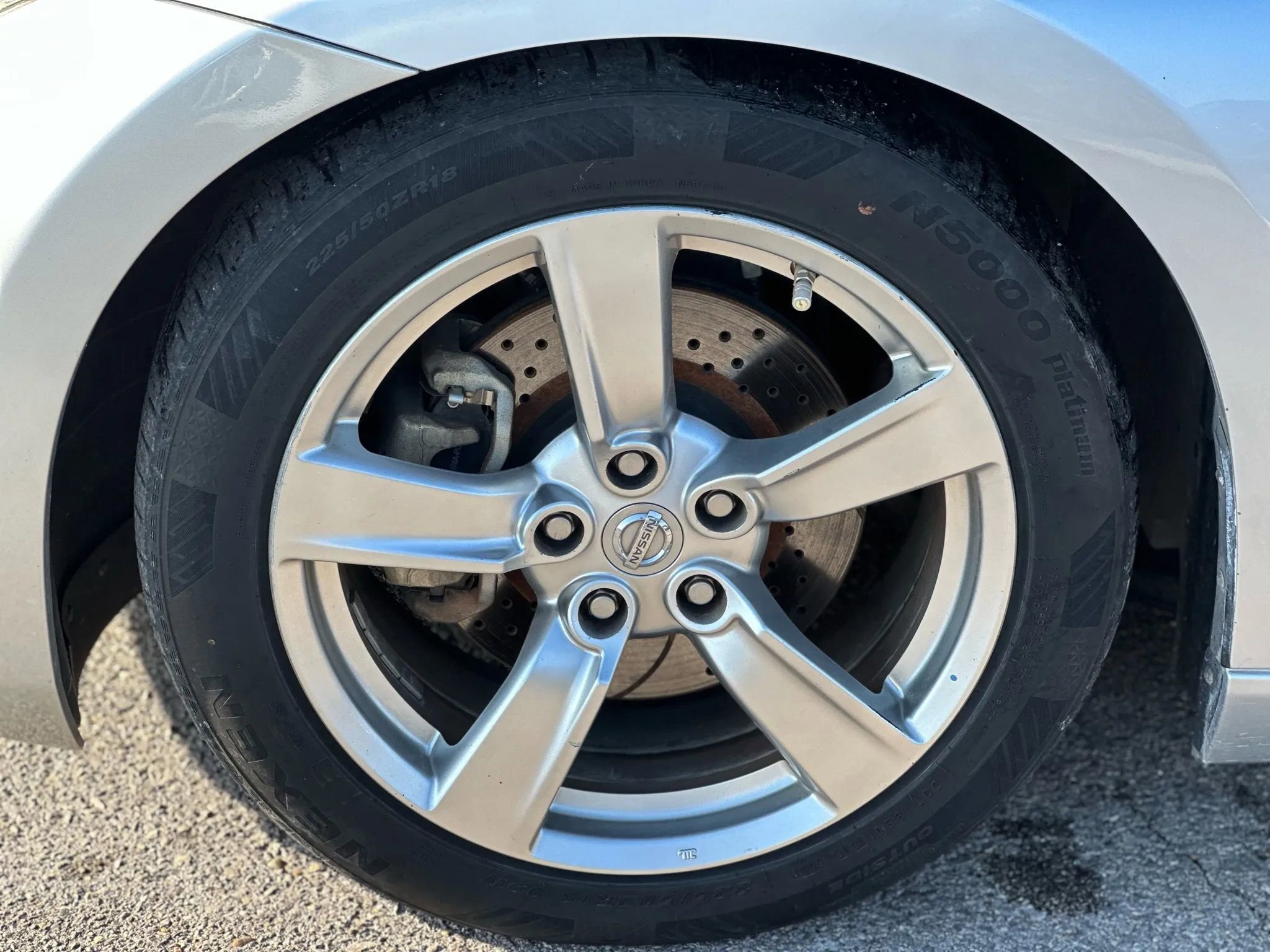 Used 2009 Nissan 370Z Touring image 22