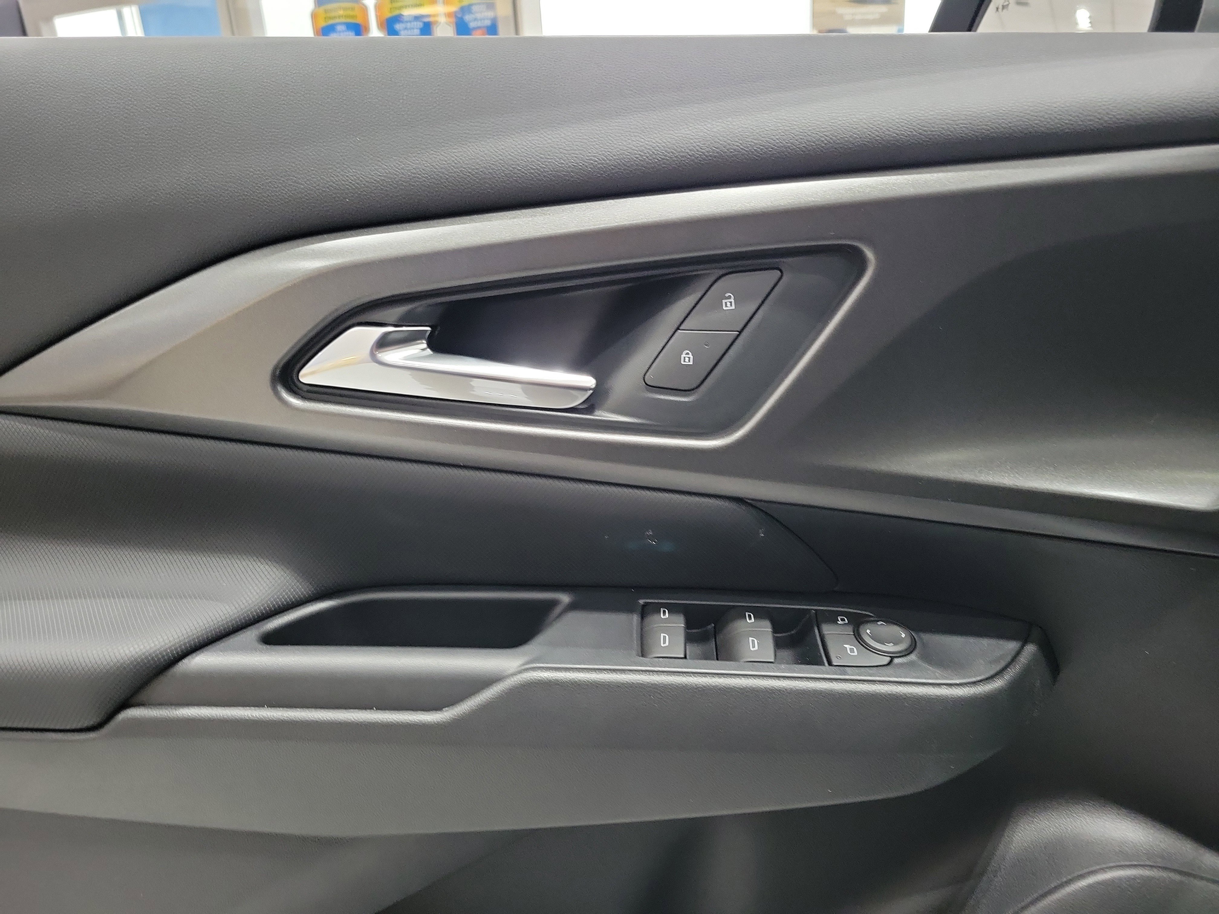 New 2026 Chevrolet Equinox EV LT FWD image 17