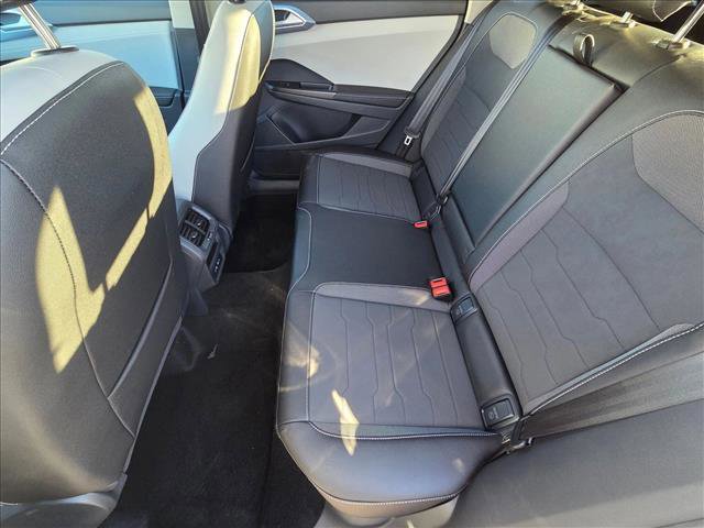 New 2026 Volkswagen Taos SE FWD image 15