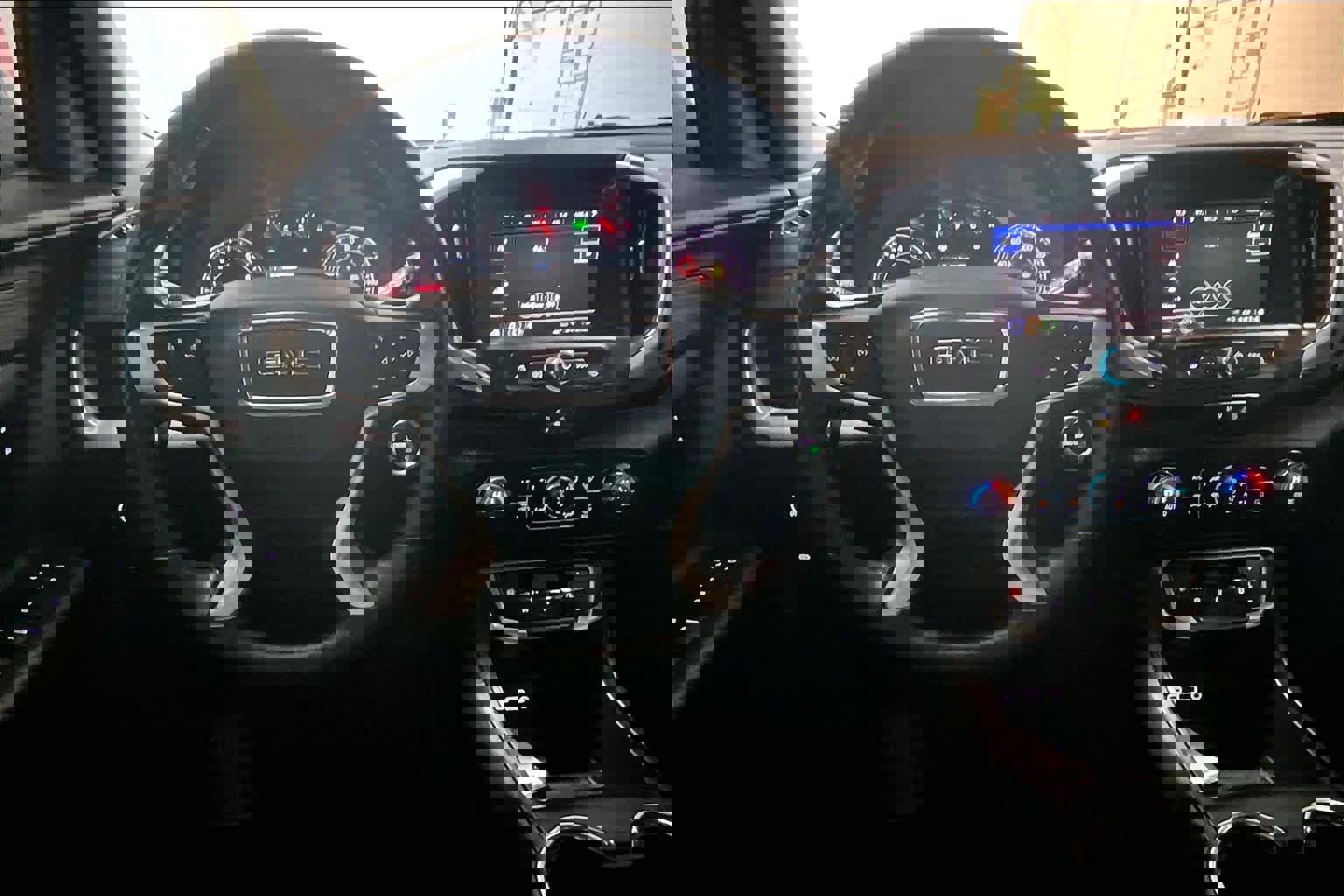 Used 2022 GMC Terrain SLE w/ Driver Convenience Package image 14