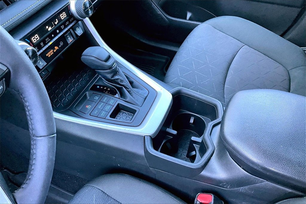 Used 2022 Toyota RAV4 XLE image 15