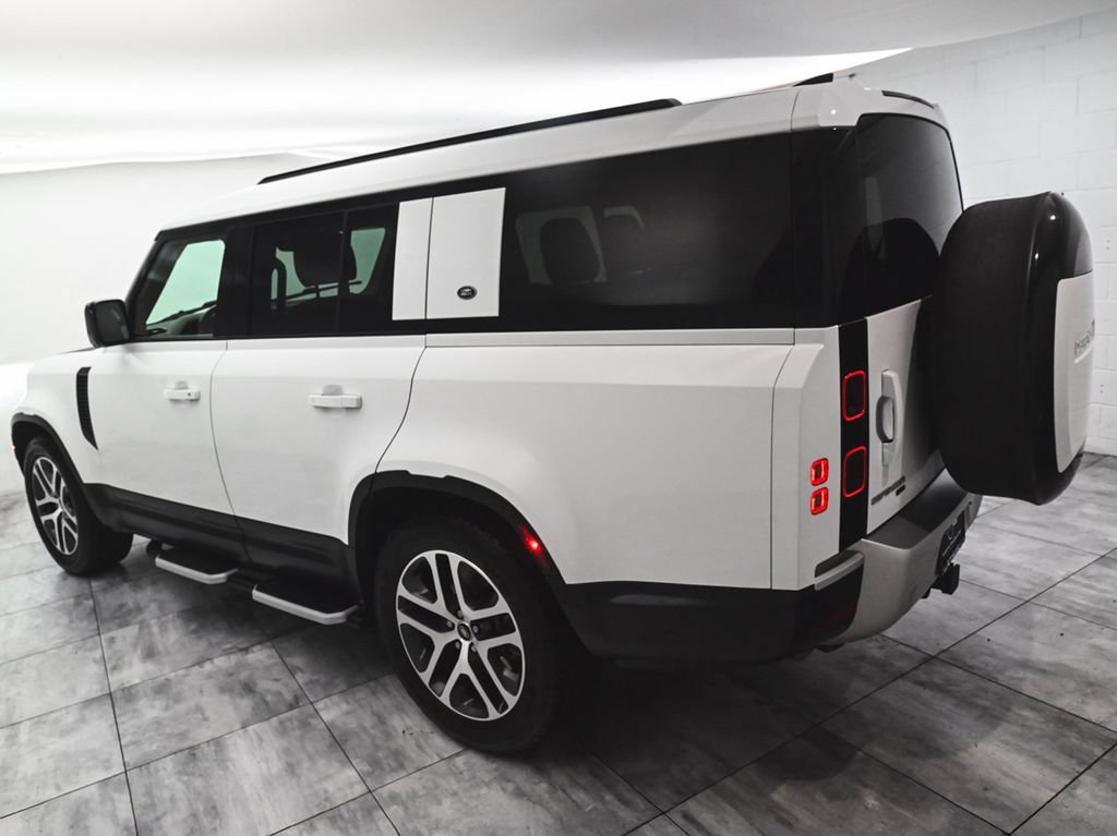 Used 2023 Land Rover Defender 130 SE AWD/4WD image 4