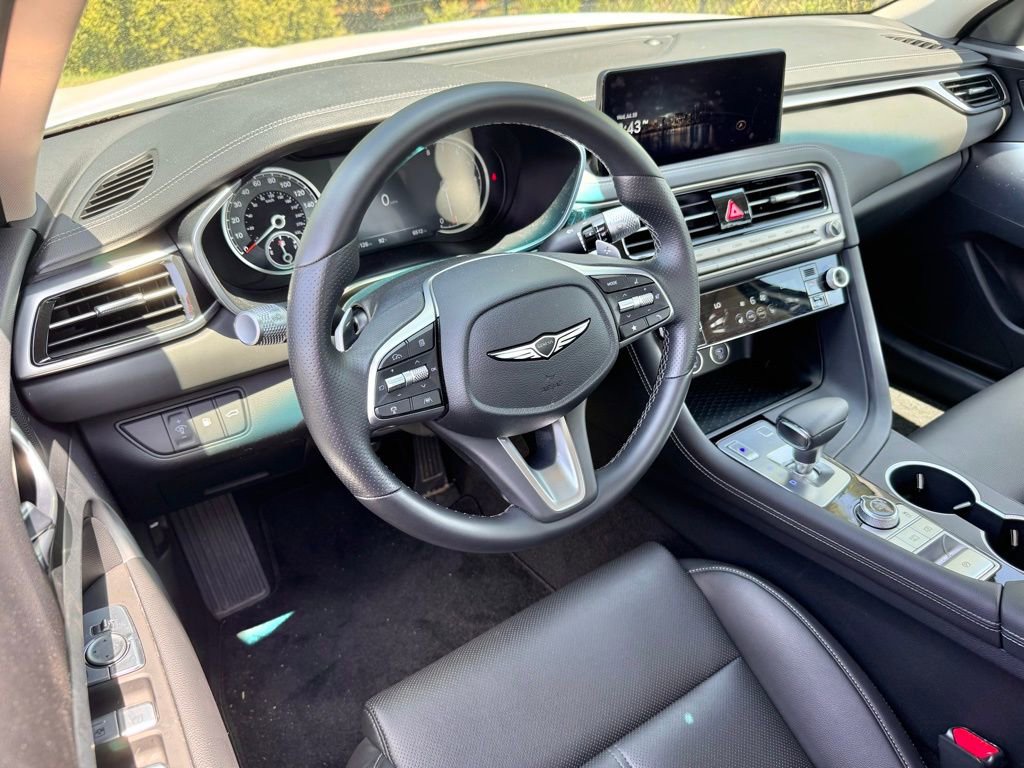 Used 2025 Genesis G70 2.5T image 16