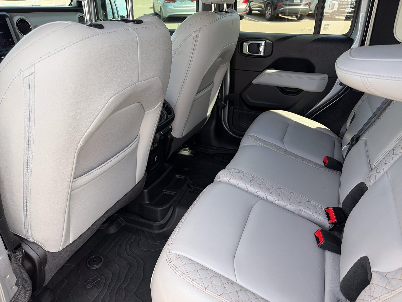 Used 2021 Jeep Wrangler Unlimited Sahara AWD/4WD image 26