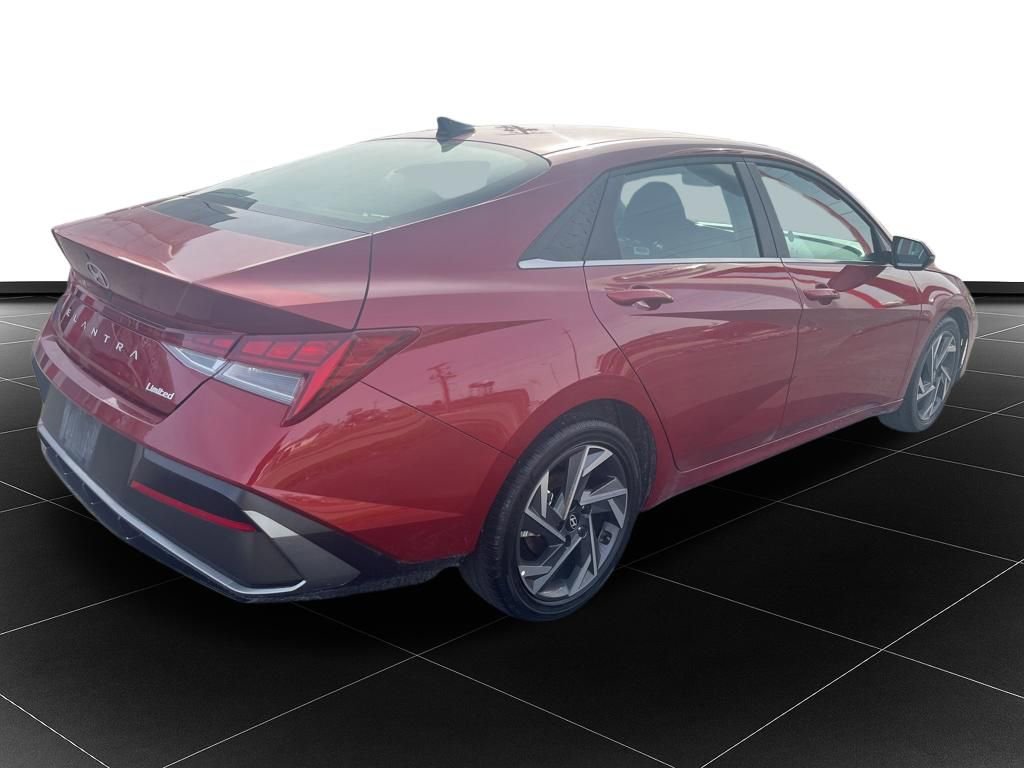 Used 2025 Hyundai Elantra Limited image 5