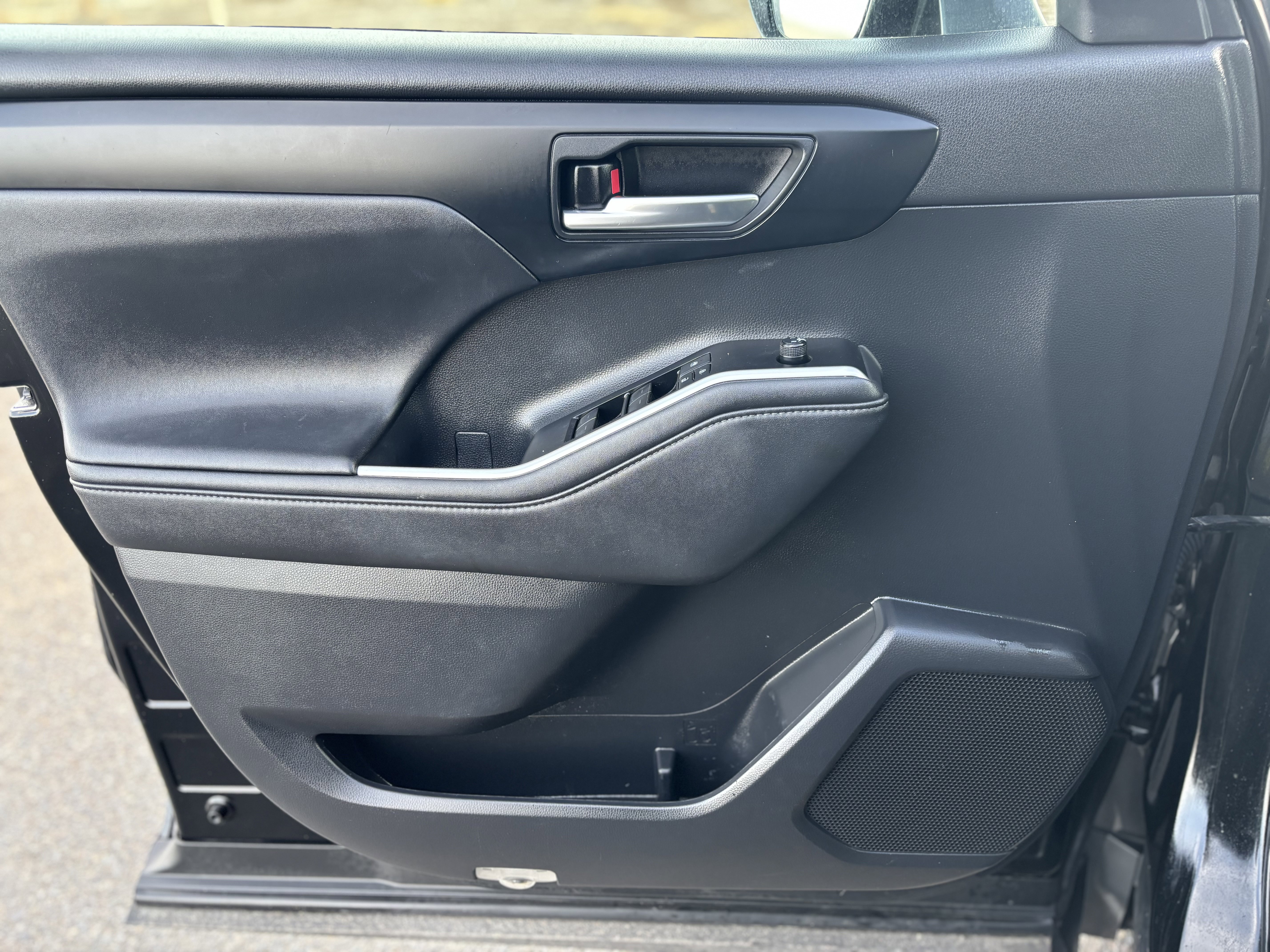 Used 2021 Toyota Highlander XSE image 17