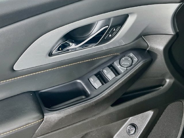 Used 2020 Chevrolet Traverse LT w/ Driver Confidence II Package AWD/4WD image 19