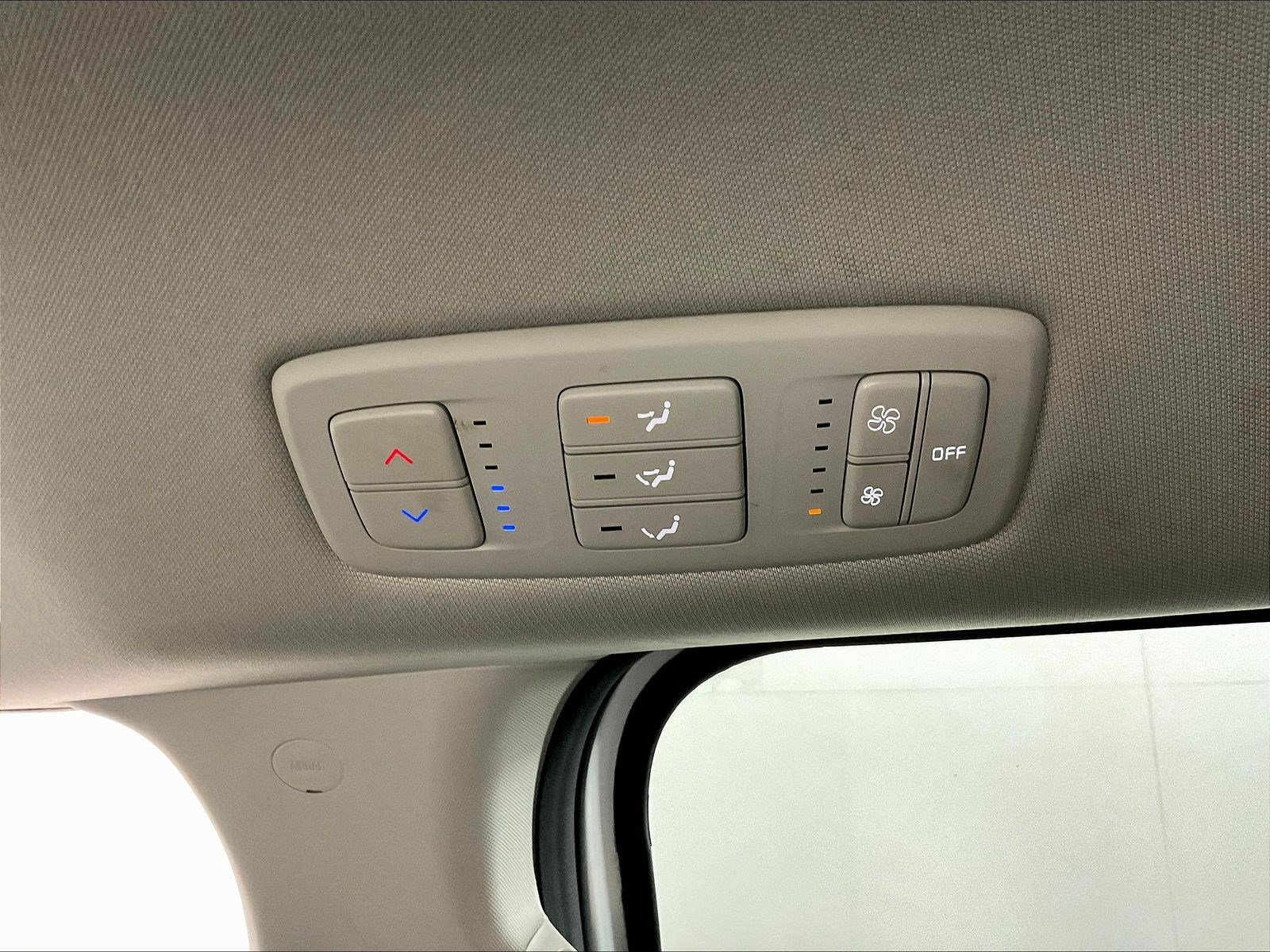 Used 2023 Kia Carnival LX FWD image 10