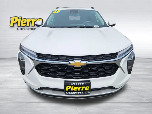 Used 2025 Chevrolet Trax LT FWD image 9