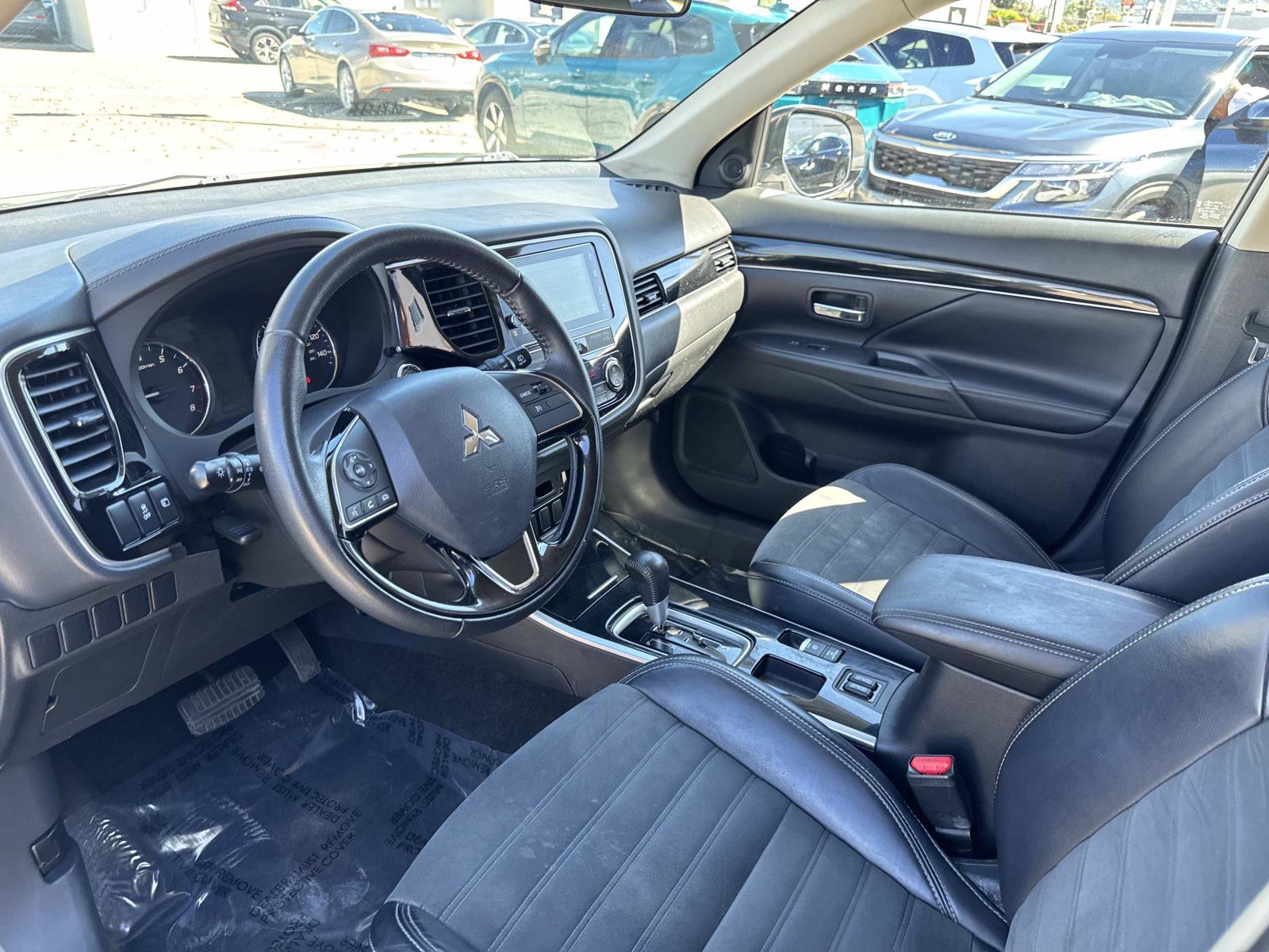 Used 2019 Mitsubishi Outlander SE image 15