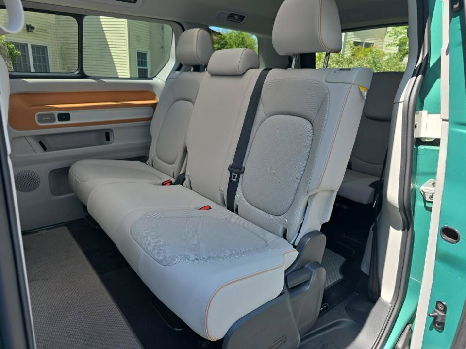 Used 2025 Volkswagen ID. Buzz 1st Edition RWD image 10