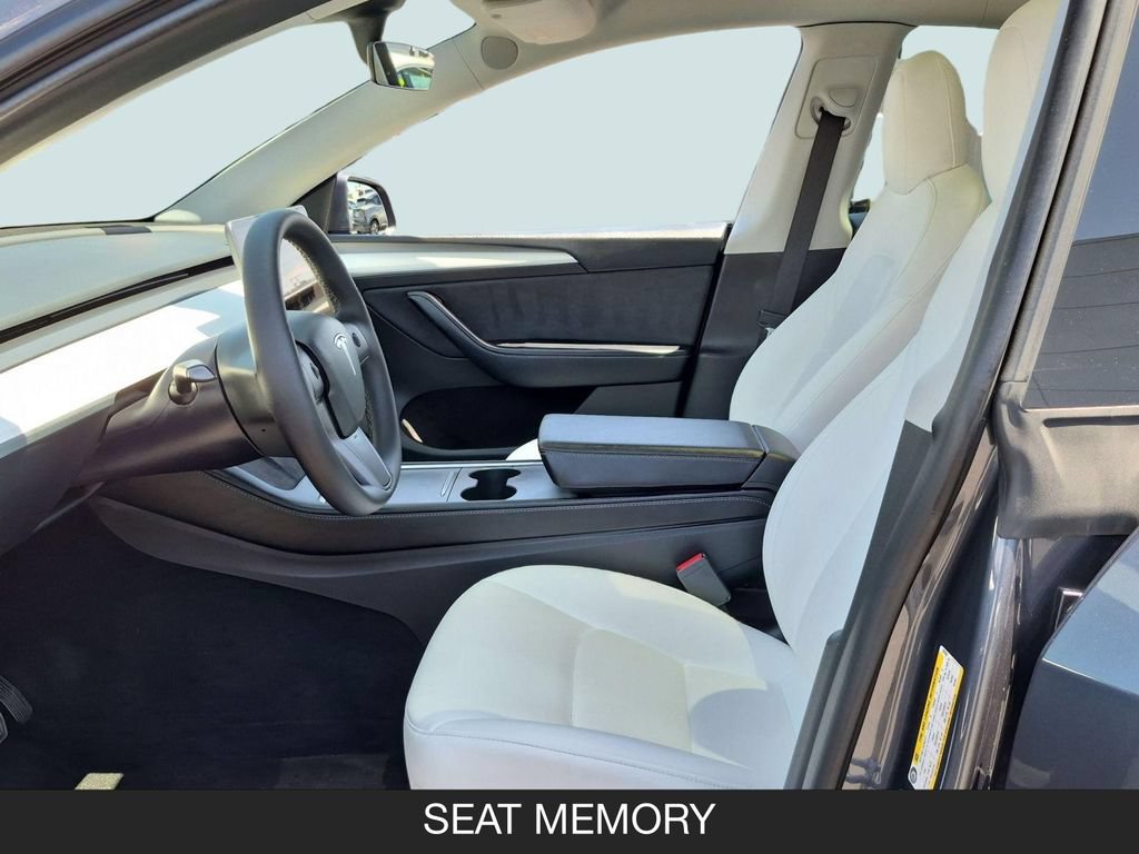Used 2023 Tesla Model Y Long Range AWD/4WD image 14