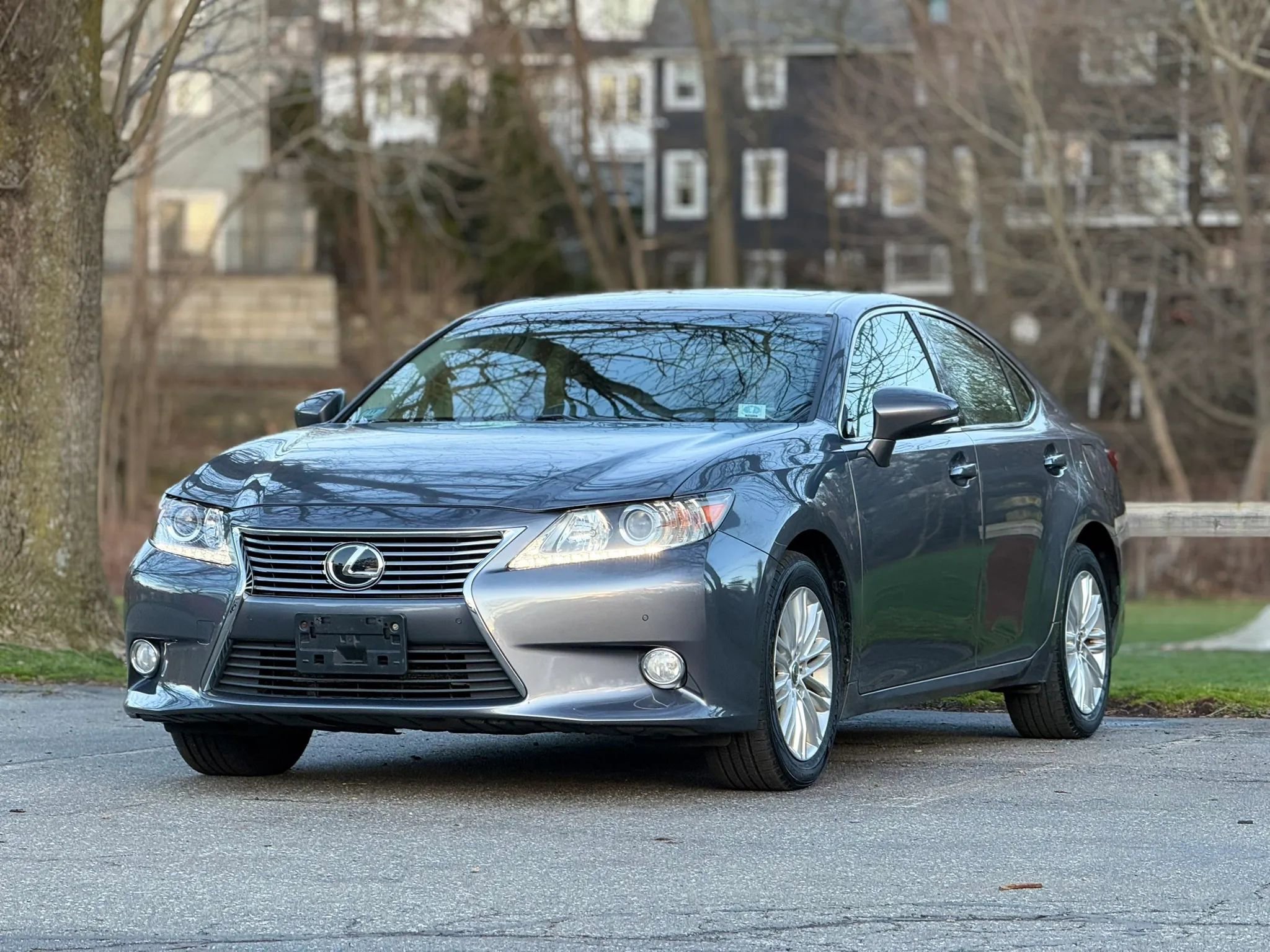 Used 2013 Lexus ES 350 w/ Luxury Pkg FWD image 1