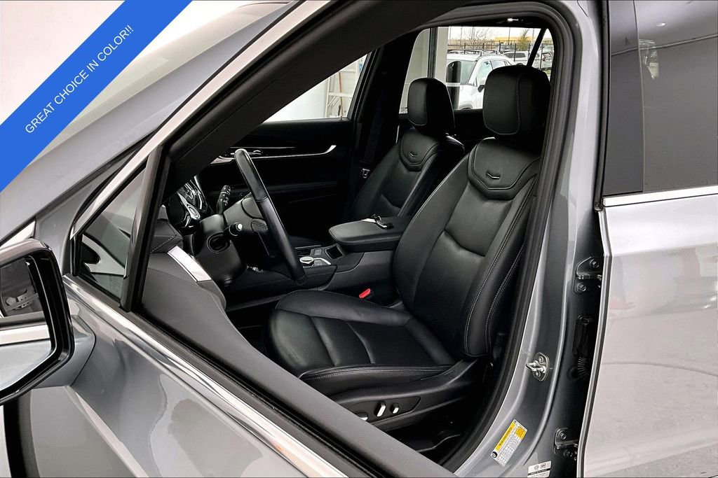 Used 2025 Cadillac XT6 Premium Luxury image 34