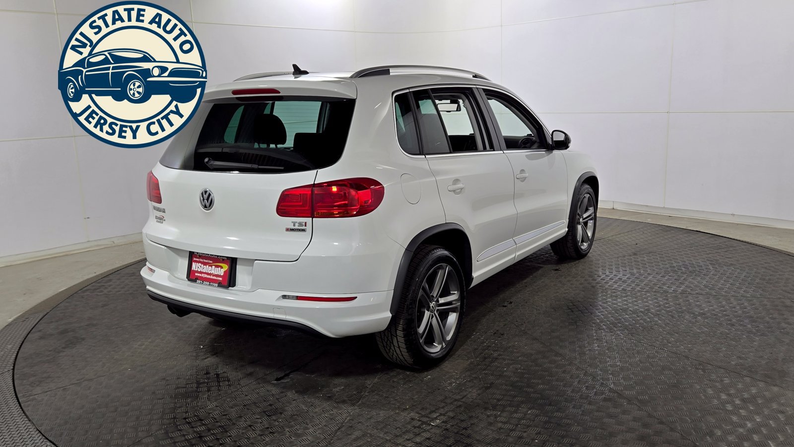 Used 2017 Volkswagen Tiguan Sport AWD/4WD image 7