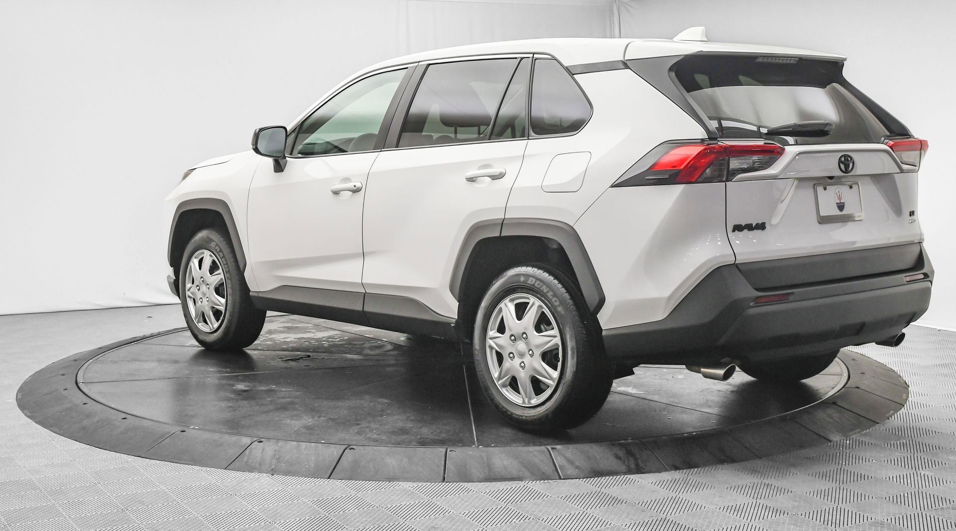 Used 2023 Toyota RAV4 LE AWD/4WD image 5