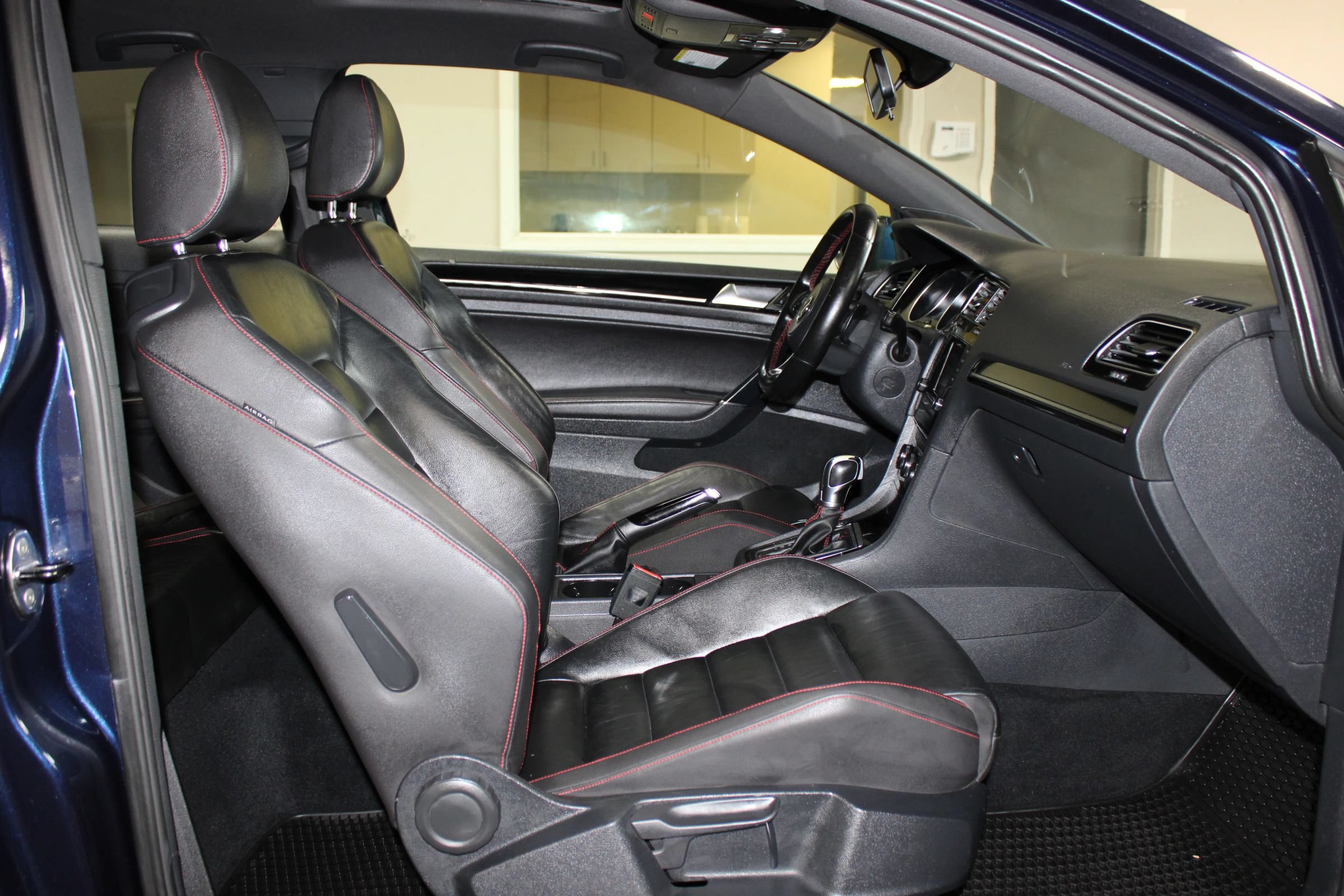Used 2015 Volkswagen GTI SE FWD image 25