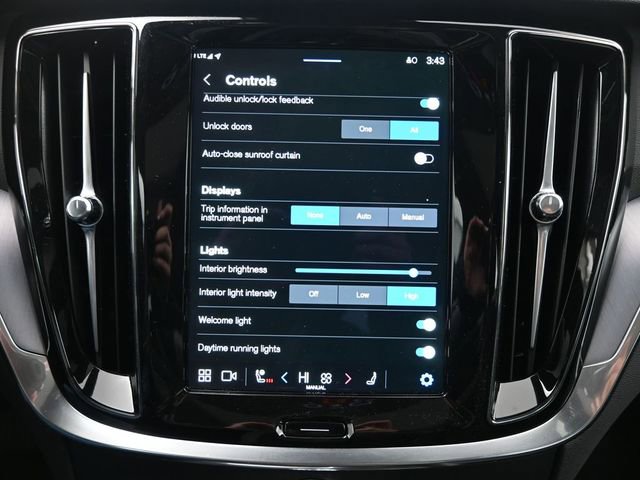 Used 2025 Volvo S60 B5 Core image 17