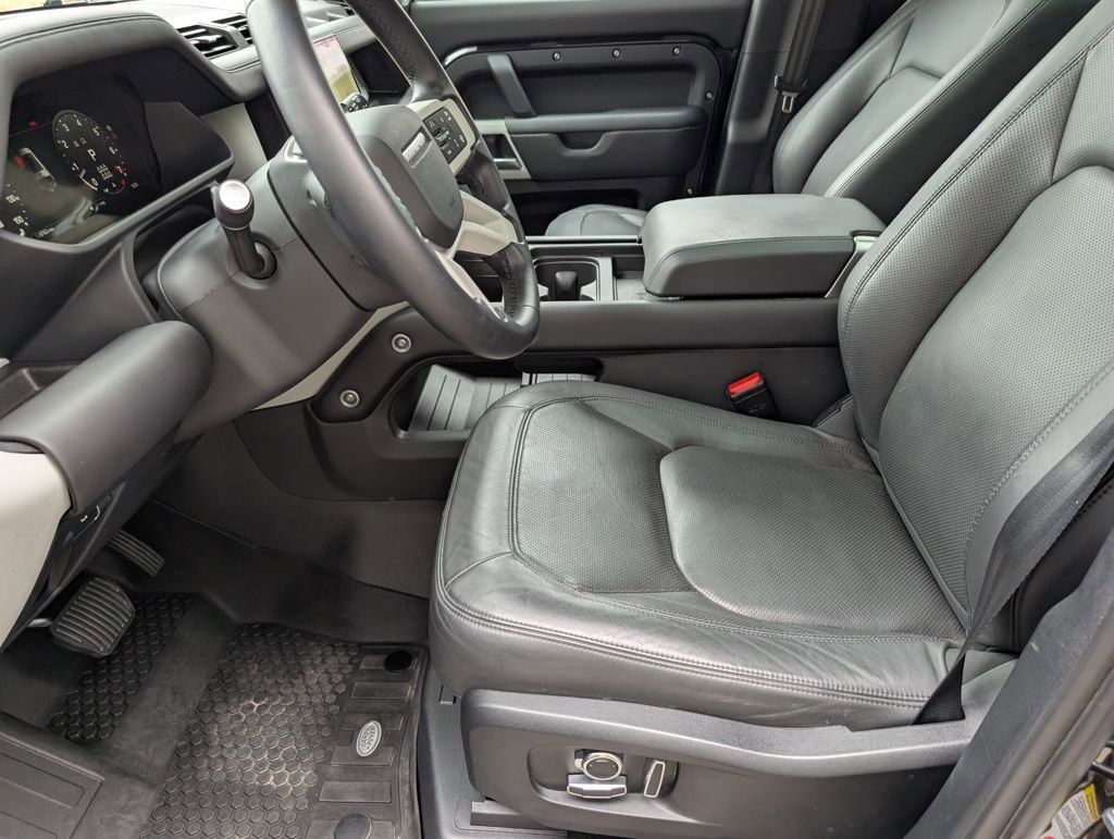 Used 2024 Land Rover Defender 130 S image 30