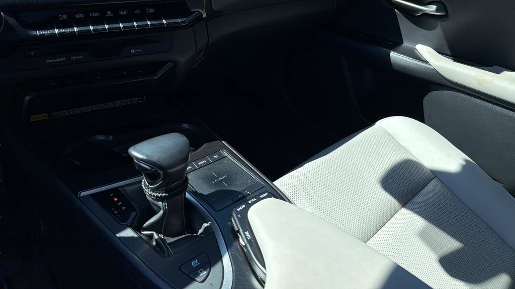 Used 2020 Lexus UX 250h w/ Premium Package image 27