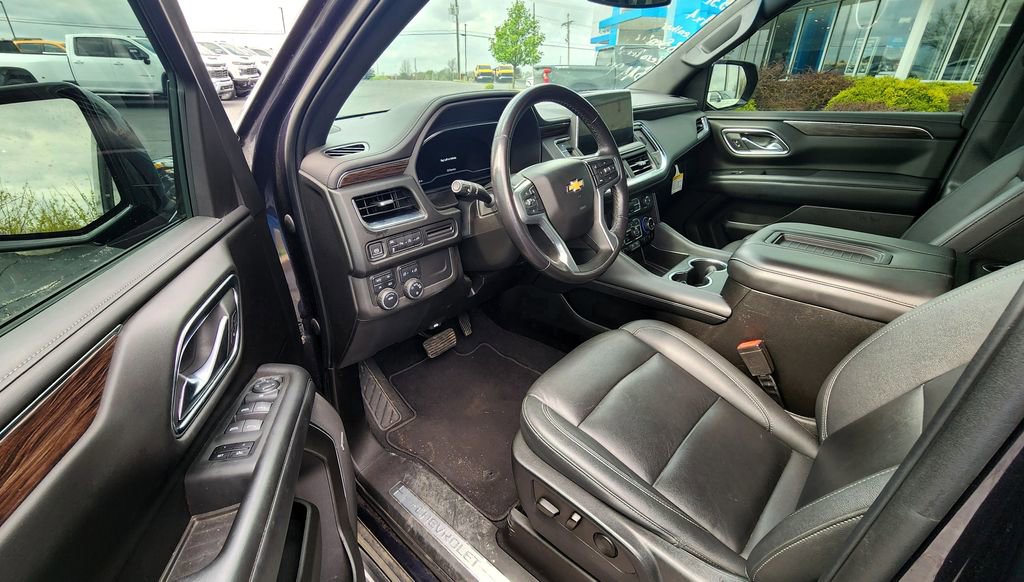 Used 2022 Chevrolet Suburban LT AWD/4WD image 18