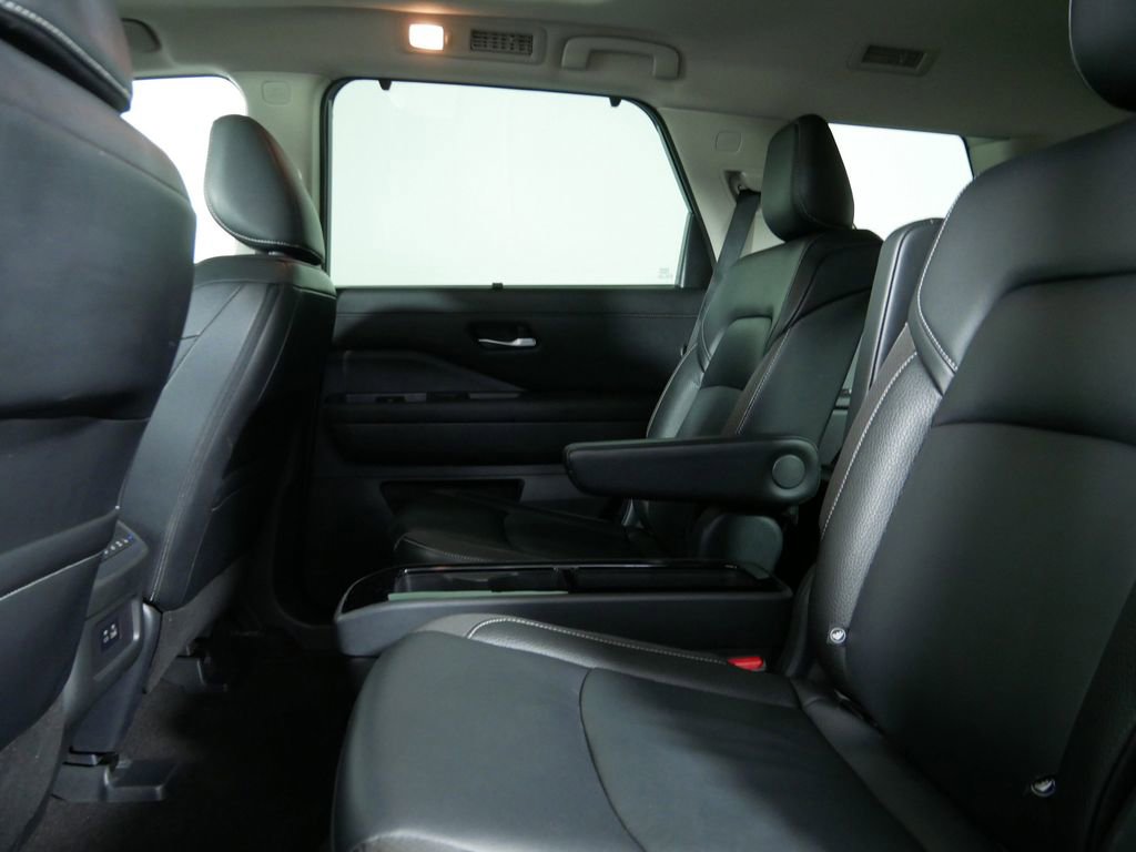 Used 2023 Nissan Pathfinder SL w/ SL Premium Package AWD/4WD image 16
