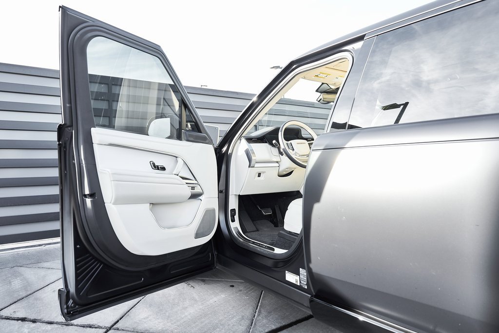 Used 2024 Land Rover Range Rover SV image 32