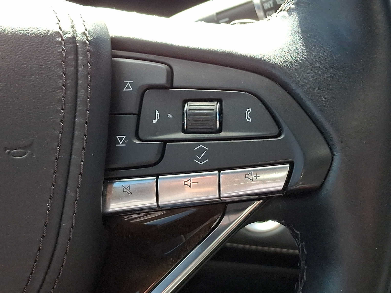 Certified 2024 Cadillac Escalade Sport Platinum w/ LPO, ONYX Package AWD/4WD image 29