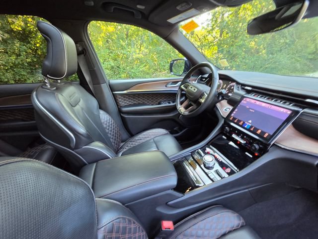 Used 2025 Jeep Grand Cherokee Summit w/ Obsidian Package AWD/4WD image 28