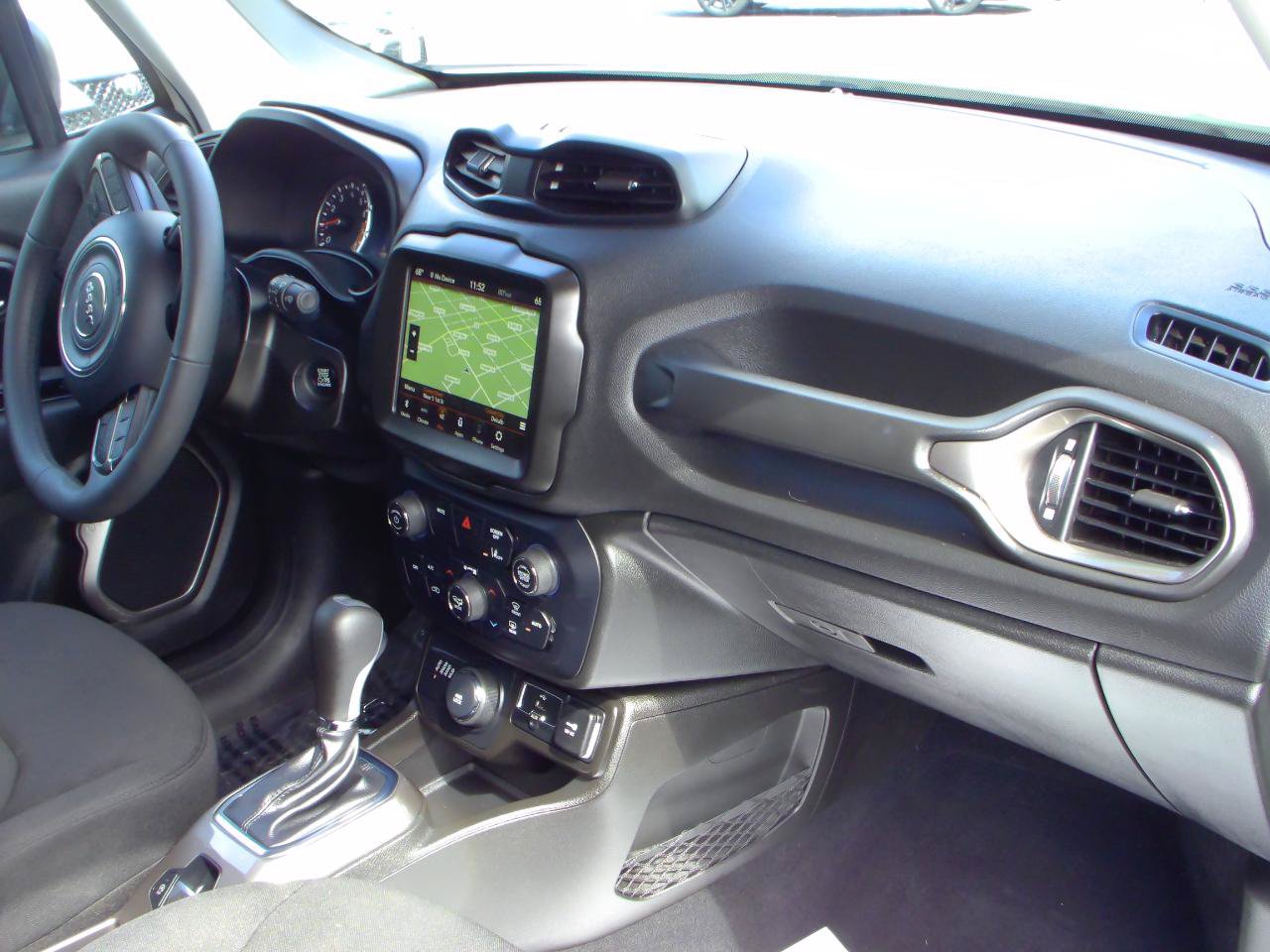 Used 2022 Jeep Renegade Latitude AWD/4WD image 24