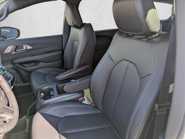 New 2026 Chrysler Pacifica Select image 23