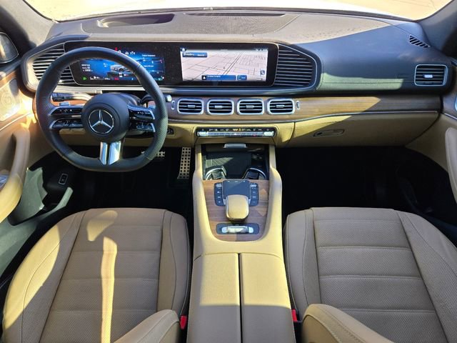 Used 2024 Mercedes-Benz GLS 580 4MATIC image 2