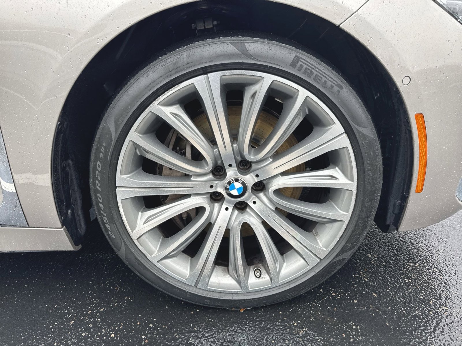 Used 2021 BMW 750i xDrive w/ Executive Package image 2