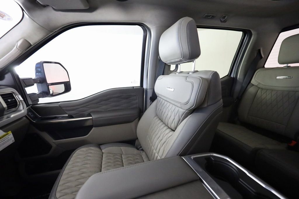 Used 2025 Ford F450 Platinum w/ Platinum Plus Package image 47