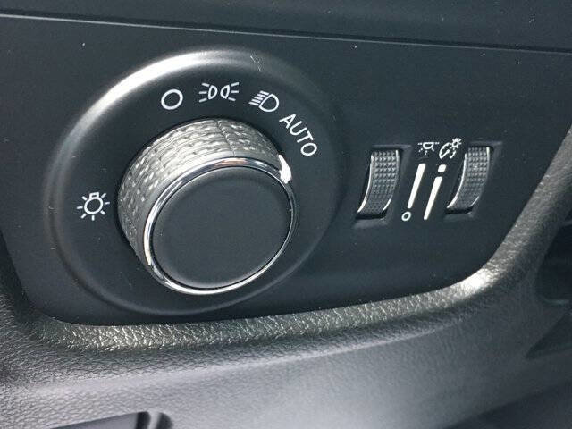 Used 2023 Jeep Grand Cherokee Altitude image 12