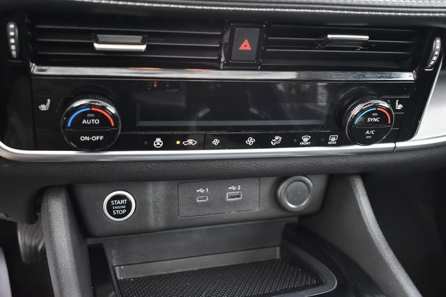 Used 2021 Nissan Rogue SV w/ Premium Package image 28