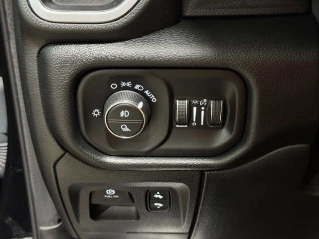 Used 2020 RAM 1500 Laramie w/ Sport Appearance Package AWD/4WD image 18
