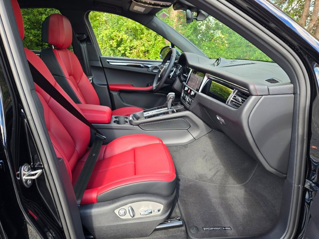 New 2026 Porsche Macan image 38