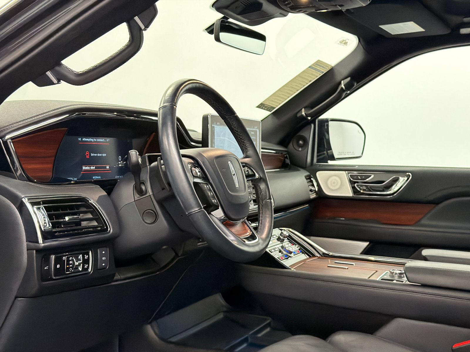 Used 2023 Lincoln Navigator Reserve AWD/4WD image 16