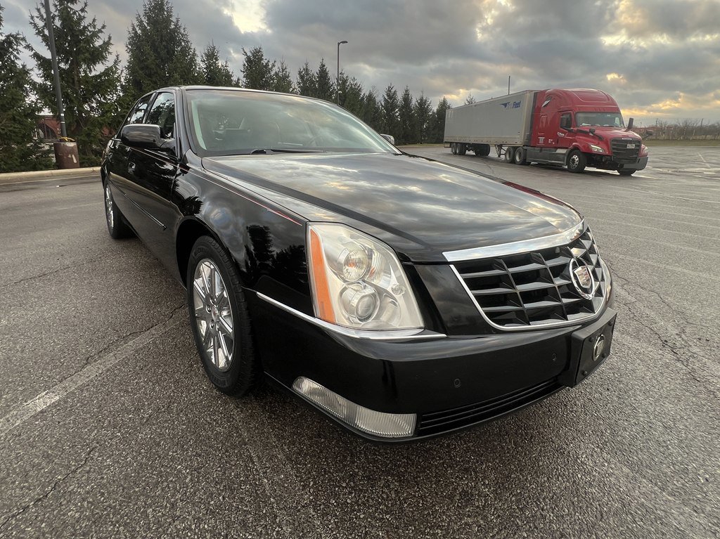 Used 2011 Cadillac DTS Premium image 7
