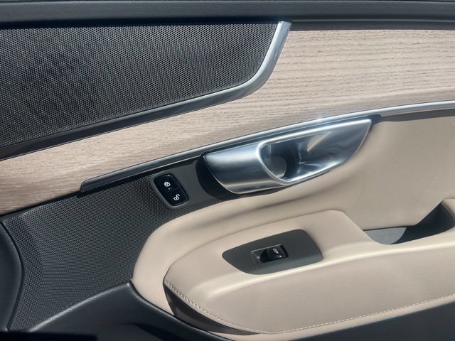 New 2026 Volvo XC90 T8 Plus w/ Protection Package AWD/4WD image 32