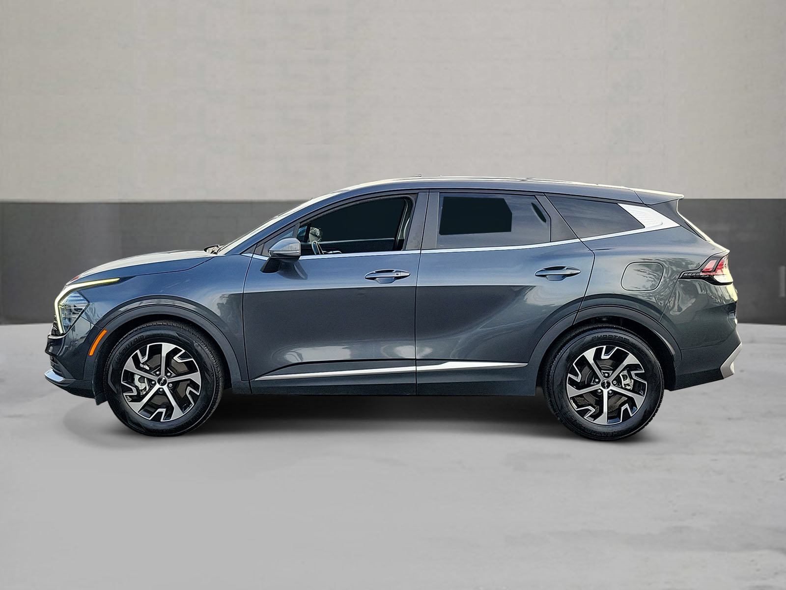 Used 2024 Kia Sportage EX FWD image 3