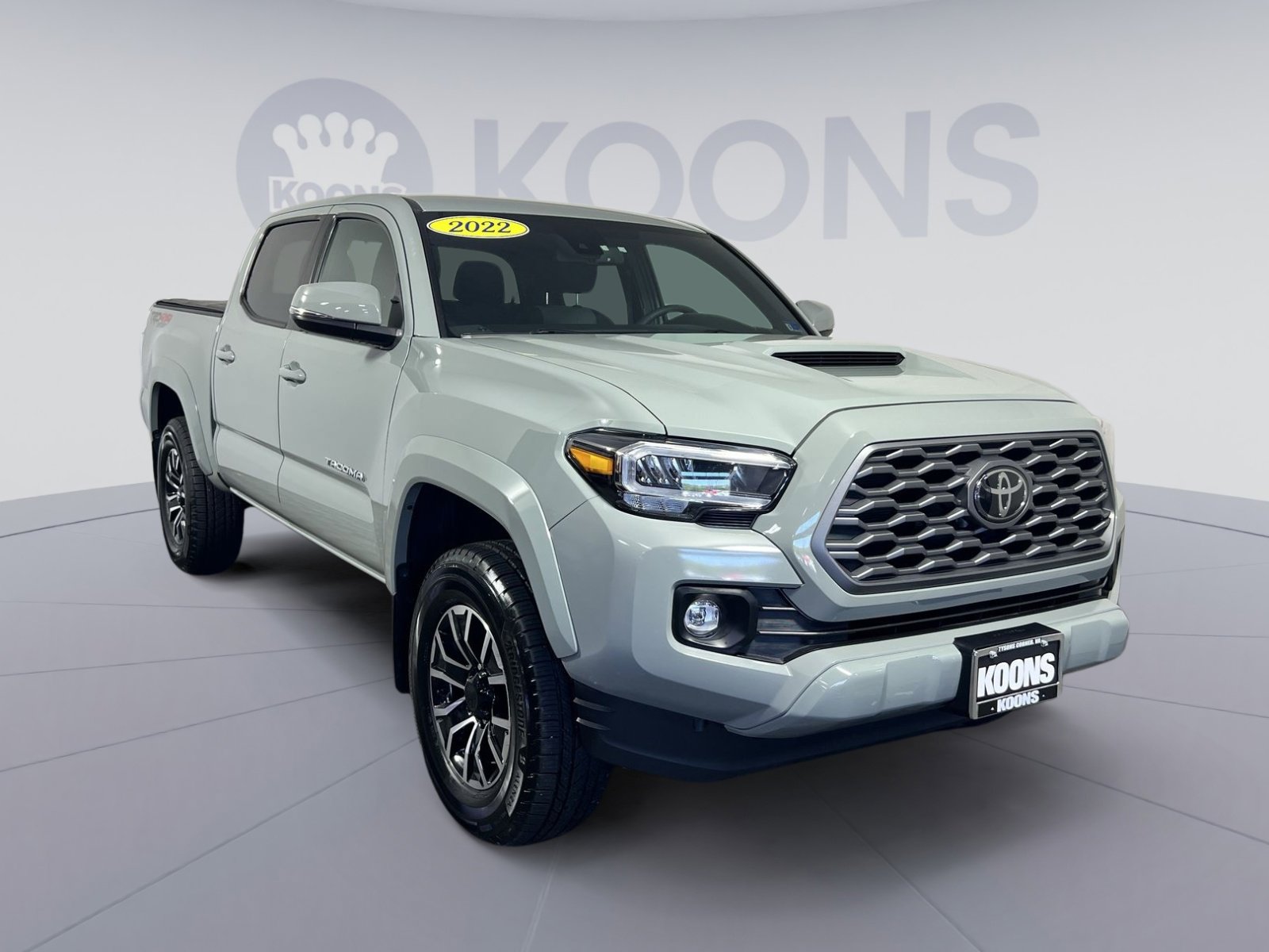 Used 2022 Toyota Tacoma TRD Sport w/ Technology Package AWD/4WD image 2