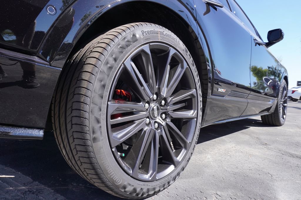 New 2026 Cadillac Lyriq V image 6