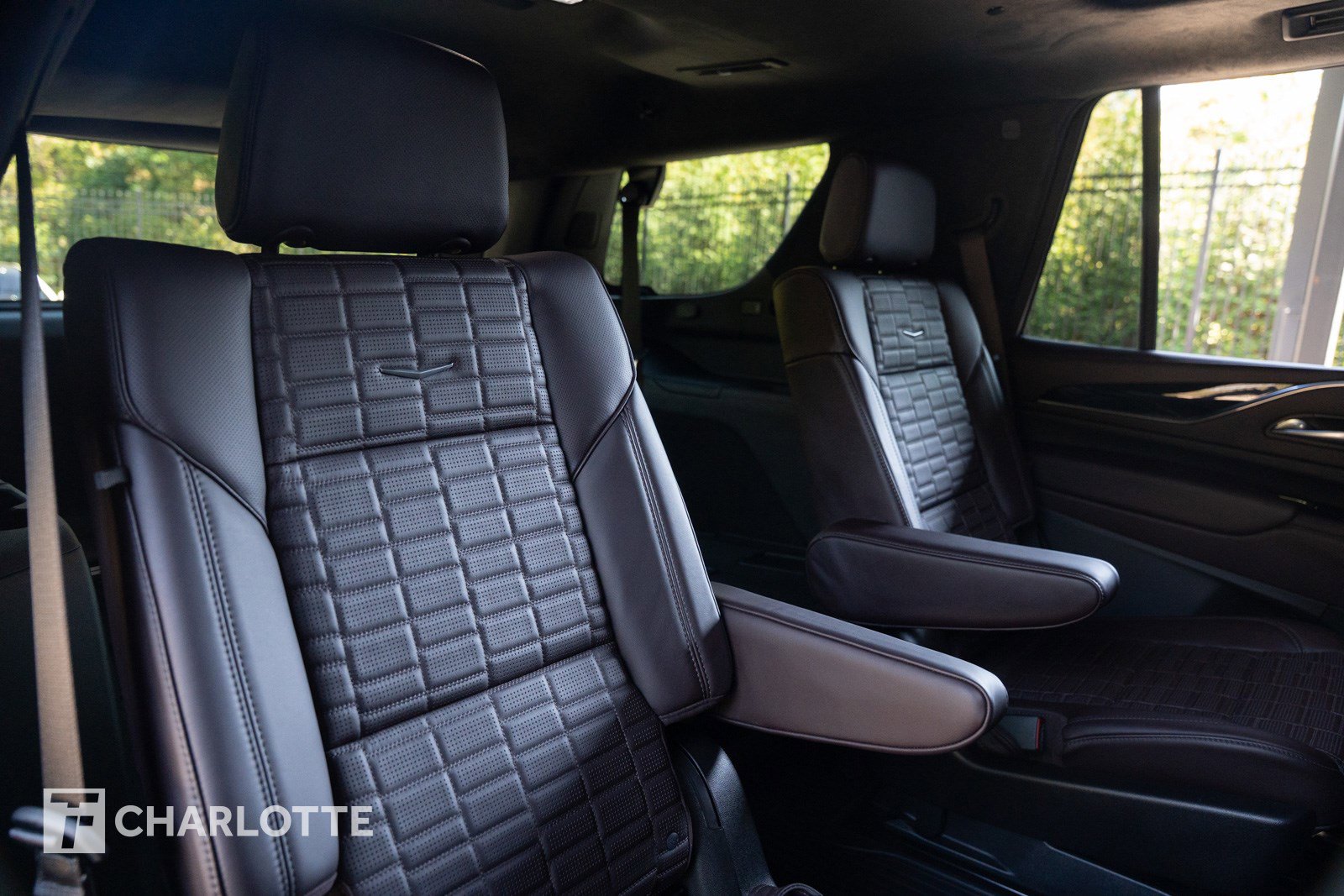 Used 2023 Cadillac Escalade V w/ LPO, ONYX Package image 33