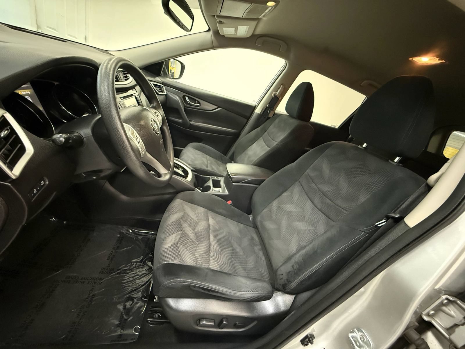Used 2016 Nissan Rogue SV w/ SV Premium Package AWD/4WD image 17