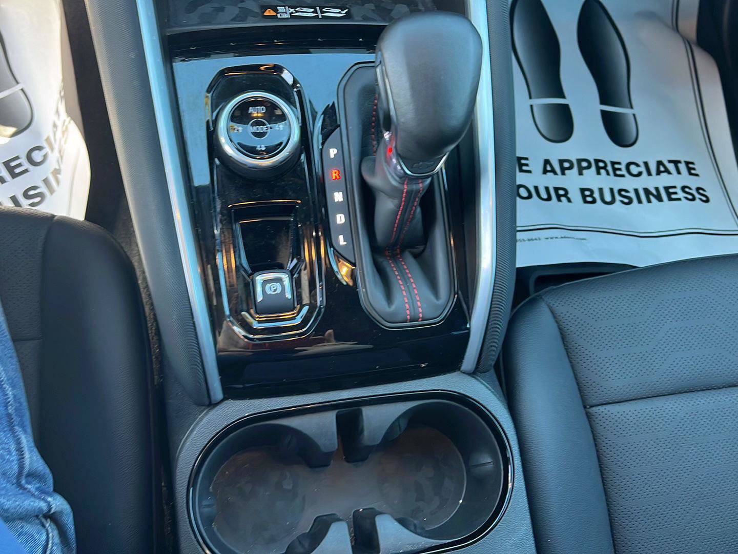 Used 2024 Chevrolet Colorado Z71 w/ Z71 Convenience Package 2 image 16