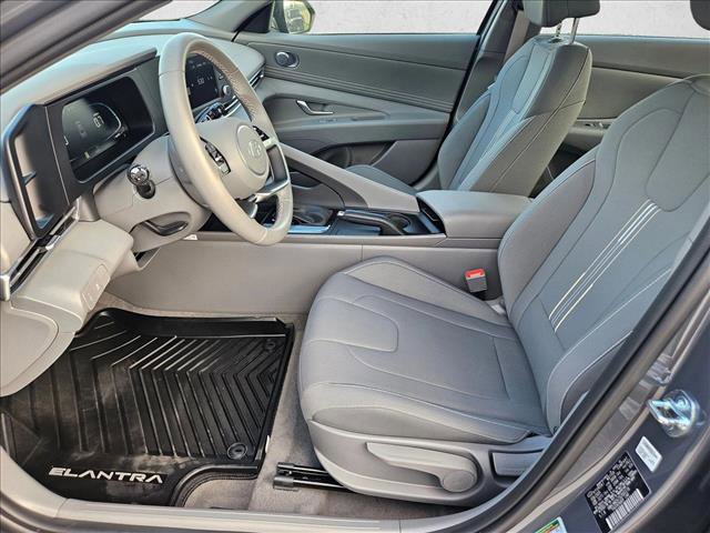 Used 2025 Hyundai Elantra Sport FWD image 14