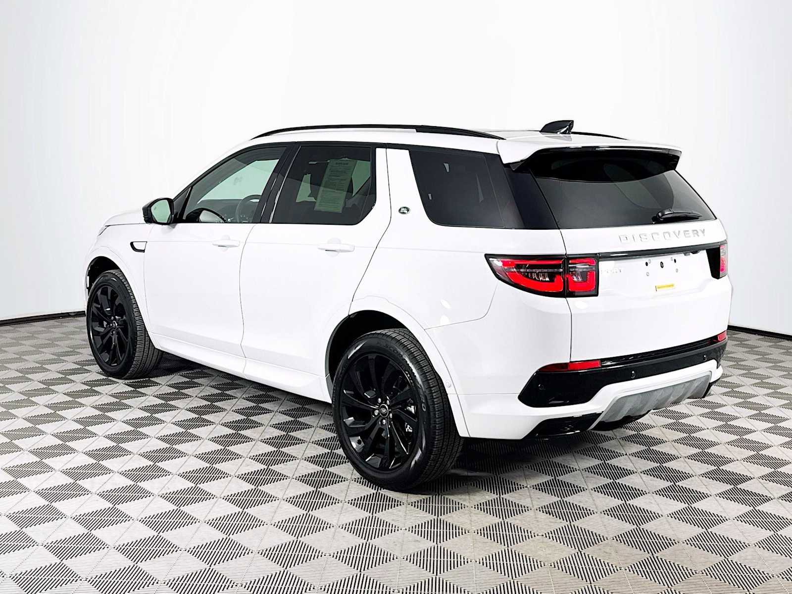 Used 2025 Land Rover Discovery Sport S image 7